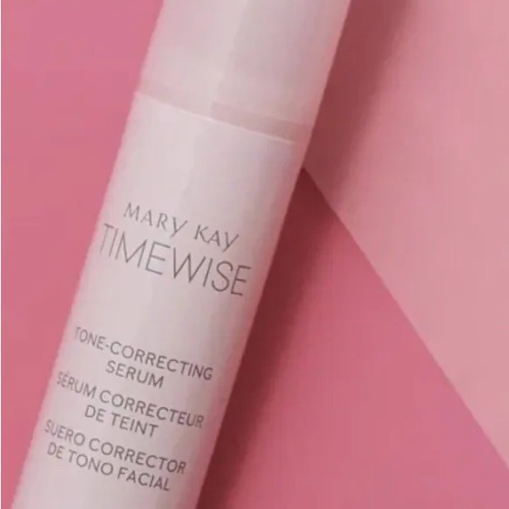 Mary Kay Timewise Tone-Correcting Serum in Pink and Black